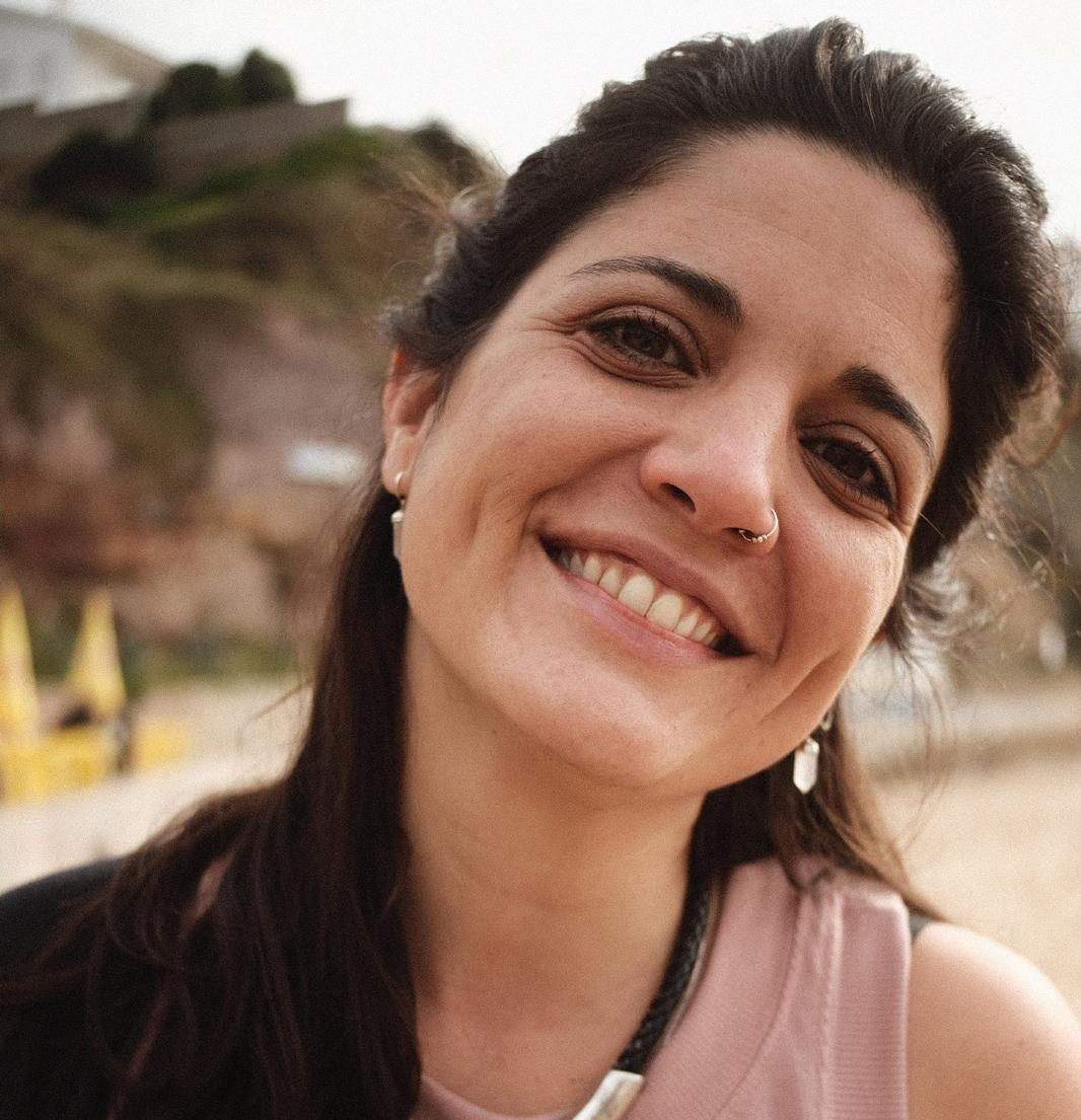 Flor – Espacio Medrar contact Flor, founder of Espacio Medrar, warm and approachable portrait next to contact details